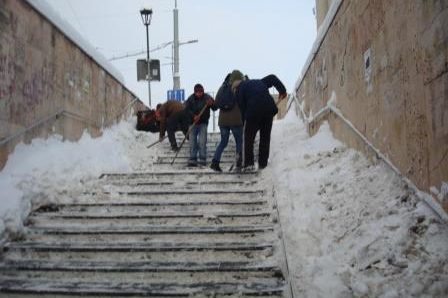 Curaţarea pasajului subteran de la bd. Ştefan cel Mare cu str. Ismail